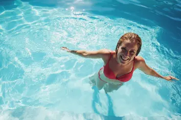 Jak vyčistit bazén bez chemie: Hitem letošního léta jsou nanotechnologie