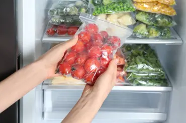Příprava mrazáku před uložením zásob: Jak potraviny uchovávat, co nikdy nedělat