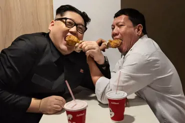 Kim Čong-un bojuje s morbidní obezitou. Jsem tlustý, protože jsem vyvolený, říká