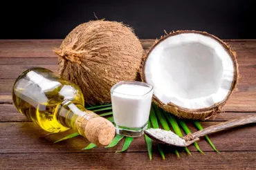 7 potravin, které přeceňujeme: Kokosový olej či ghí nejsou zdravé ani dietní