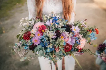Svatební kytice: Samosběr i květiny, které se obejdou bez vody. Úžasná inspirace