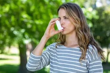 A co když je to astma? Vzniknout může v každém věku, lidé o nemoci často netuší