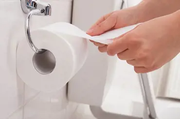 Jak správně pověsit toaletní papír? Většina lidí netuší, jak je to důležité, a že to ovlivňuje zdraví