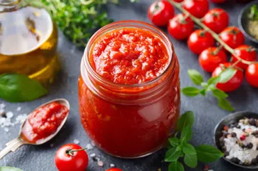Základní rajčatová omáčka na těstoviny do sklenic: Zásoba na celý rok