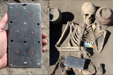Podívejte se na podivný předmět z 2000 let starého hrobu. Vypadá jako mobil. Poznáte, co to je?