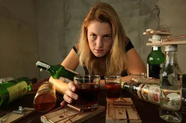 Příběhy žen - alkoholiček: Přišla o všechno. Několikrát! Existuje naděje?
