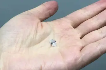 Vědci vytáhli z nitra Země vzácný diamant. Odhalil, že uvnitř planety existuje nečekaný svět