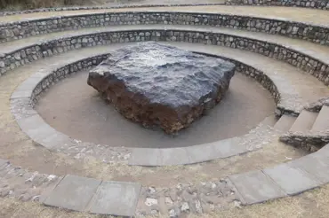 Záhada největšího meteoritu na světě. Kolos dopadl na Zemi a neudělal kráter