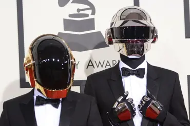 Skupina Daft Punk po 28 letech končí: Hudebníci se s fanoušky rozloučili bizar