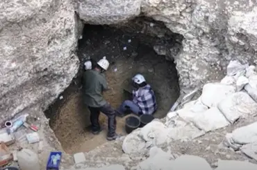 Vědci našli vchod do jeskyně z doby ledové. Nahlédněte do světa, kam nikdo nevkročil 16 tisíc let