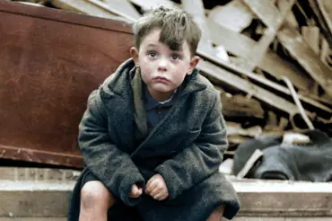 Chlapec ze slavné válečné fotky byl nečekaně objeven. Jeho osud byl velmi smutný