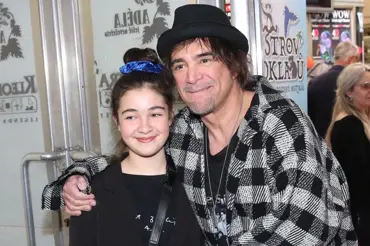 Sagvan Tofi přemlouval dceru do nového muzikálu. Třináctiletá puberťačka mu dala košem