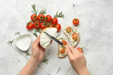 Jak vyrobit domácí tavený sýr: Je to snadné, potřebné suroviny už máte doma