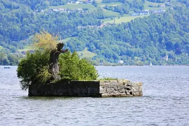 Vědci našli ve švýcarském jezeře další Stonehenge postavené neznámou kulturou. Účel je nejasný