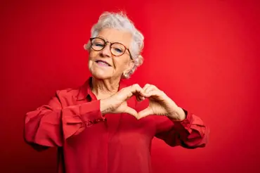 Láska v 73 letech: Jako na obláčku. Prý má stará ženská už jen zalévat kytky
