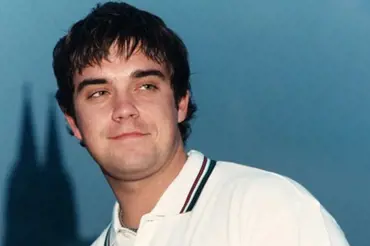 Jak dnes vypadá někdejší idol Robbie Williams? Bude mu 50 a zásahy plastických chirurgů ho úplně změnily