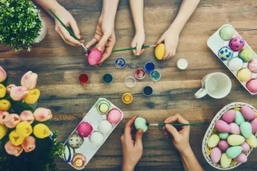 10 fantasticky jednoduchých bleskových triků, jak ozdobit vejce. Podívejte se