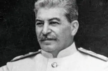 Potupná Stalinova smrt: Soudruzi ho nechali ležet dny na zemi v pomočeném pyžamu