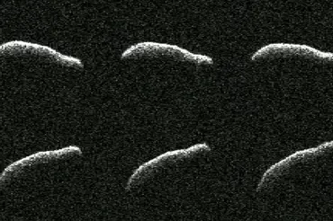 Blízko Země proletěl záhadný divně se chovající asteroid. Vědci ještě nic podobného neviděli
