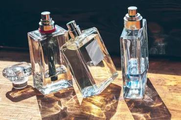 Nevyhazujte prázdné lahvičky od parfémů: Najdou svůj užitek ve vašem každodenním životě
