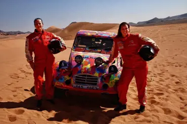 „Kachna" na Rallye Dakar: Sympatický veterán v písečných dunách