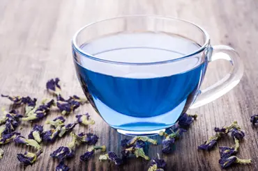 Modrý čaj má fantastické léčivé účinky. Vypěstujete si ho přitom snadno sami
