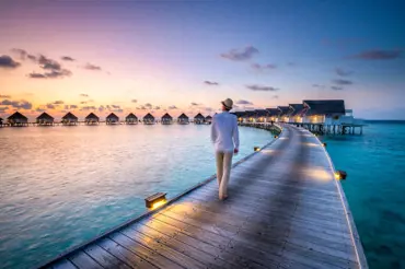 Maledivy staví plující město pro 20 tisíc lidí. Podívejte na úžasnou obří barevnou luxusní stavebnici
