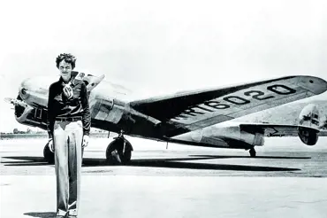 Odvážná pilotka Amelia Earhart. První žena, jež přeletěla z Havaje do Kalifornie