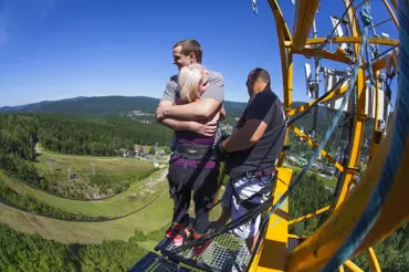 Skok do prázdna: Co vás čeká při bungee jumpingu?