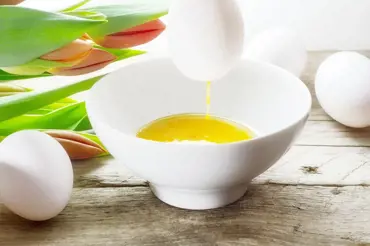 Dokonalý trik, jak vyfouknout vejce: Základ na kraslice rychle a bez námahy