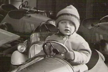 Test postřehu: Holčička v autíčku jedna z nejznámějších českých komiček. Do 3 vteřin ji pozná jen génius