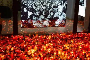 Modlitba pro Martu bez Marty i slova dalajlámy: Česko si připomnělo 17. listopad
