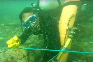 Vědci našli na dně moře vrak lodi s obřím zlatým pokladem. Podívejte se na úžasné záběry