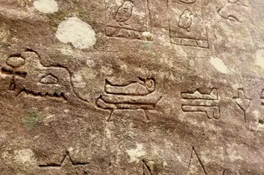 Egyptské hieroglyfy v Austrálii rozhádaly vědce:Pokud jsou pravé, přepíší dějiny