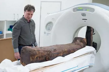 24 000 let stará mumie chlapce ze Sibiře je vědeckou senzací. DNA skrývá něco neuvěřitelného