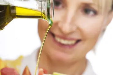 Umíte v kuchyni správně používat olivový olej?