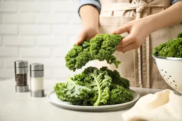 Nesmírně zdravá zimní zelenina pro ženy po padesátce. Tohle jsou 3 top recepty, které z ní uděláte