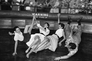 Podívejte, jak fungoval Rotor, šílená, nebezpečná atrakce 50. let: Neměla pravidla a byla i pro děti