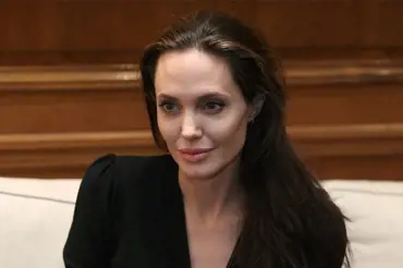 Jolie se po dlouhé době objevila na veřejnosti. Její tělo poděsilo fanoušky