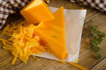 Expert na hubnutí prozradil, proč by si nikdy nekoupil v obchodě strouhaný sýr