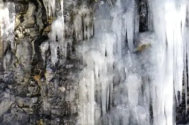 Video: Vědci zachytili "ledový prst smrti": Zmrazí vše živé, co mu stojí v cestě