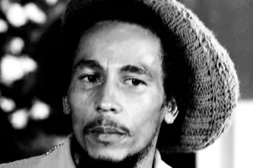 Bob Marley se dožil pouhých 36 let. Měl nejméně jedenáct dětí, přežil atentát, zabila ho rakovina kůže