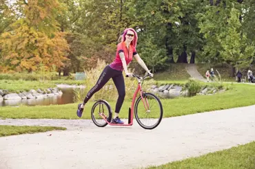 Monika (37): Na kole jsem se nikdy jezdit nenaučila, koloběžku ale miluju