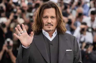 Johnny Depp zaskočil fanoušky v Cannes velmi zanedbaným chrupem