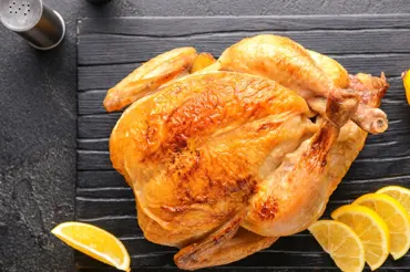 Jednoduchá vychytávka, jak upéct kuře, aby mělo dokonale křupavou kůrčičku