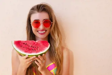 Co se stane s vaším tělem, když sníte denně kus melounu? Zázrak hlavně po 50