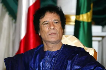 Jak vypadal mladý lybijský diktátor Kaddáfí ještě před znetvořením sérií plastik