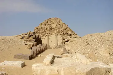 Egyptologům se zdařil objev století: V Sahureově pyramidě našli 8 tajných komnat. Toto jsou první záběry