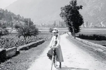 Annie Londonderry: První žena, která dokázala objet svět na kole. Za 15 měsíců