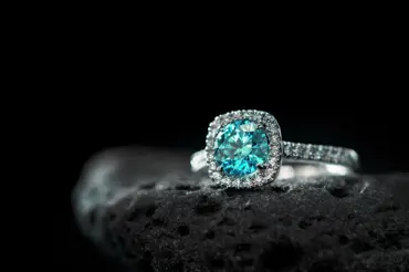 Rozvodové prsteny jsou trendem roku: Jde o způsob, jak vylepšit nepotřebné svatební šperky